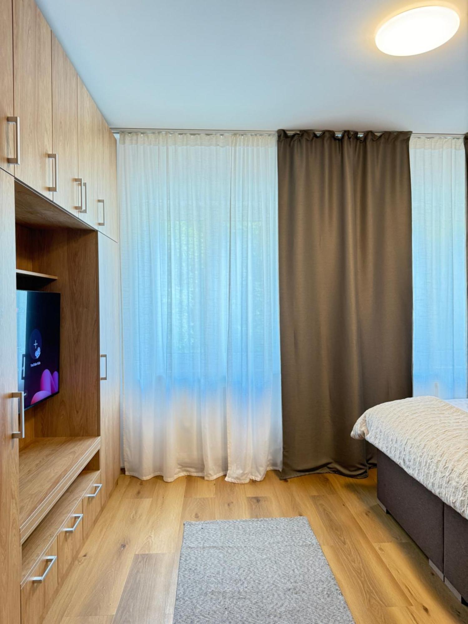 Riverside Apartment Prague
