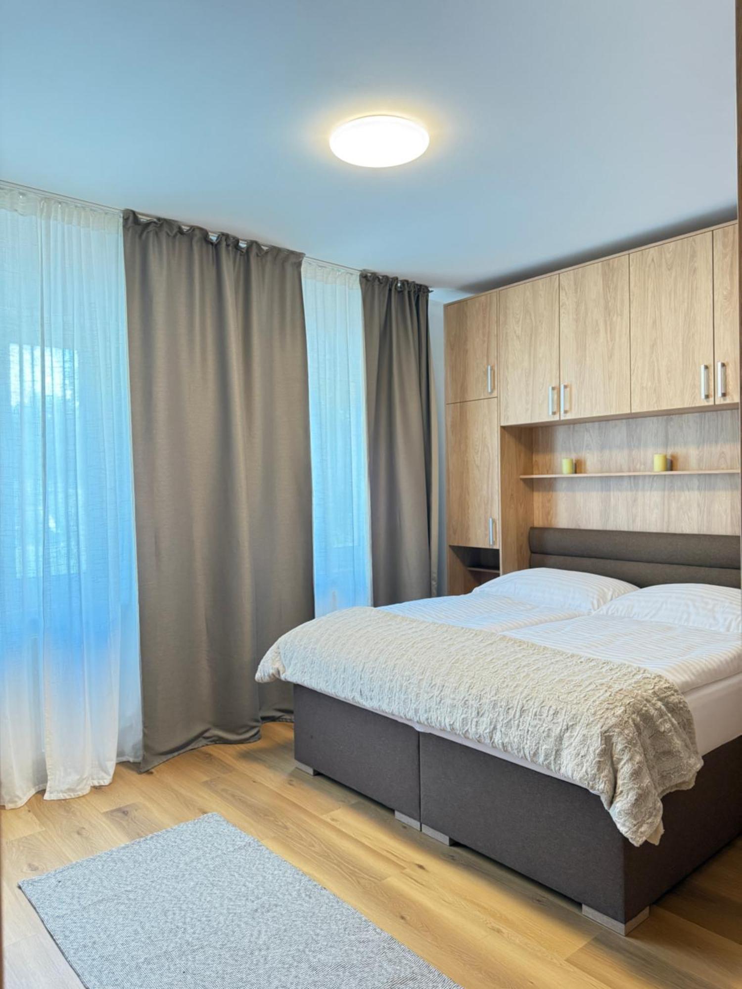 Riverside Apartmán *